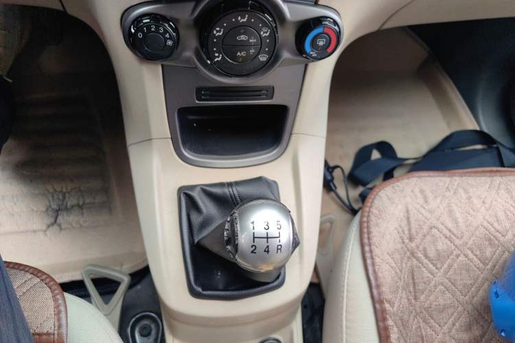 Used Ford Fiesta 2011 Hatchback 1.5L Manual Fashion Edition Gear Lever