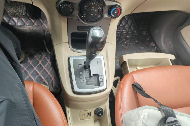 Used Ford Fiesta 2011 Hatchback 1.5L Automatic Fashion Edition Gear Lever