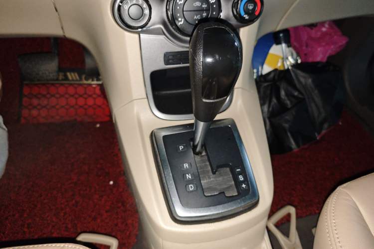 Used Ford Fiesta 2011 Sedan 1.5L Automatic Fashion Edition Gear Lever