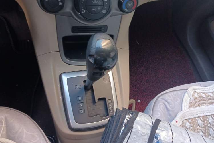 Used Ford Fiesta 2011 Hatchback 1.5L Automatic Fashion Edition Gear Lever