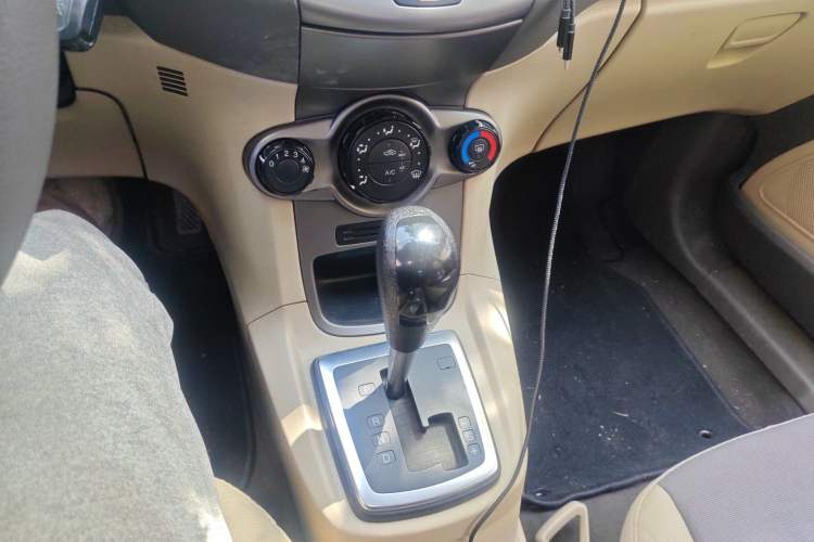 Used Ford Fiesta 2011 Hatchback 1.5L Automatic Fashion Edition Gear Lever