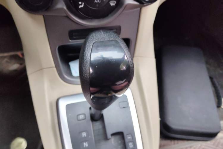 Used Ford Fiesta 2011 Hatchback 1.5L Automatic Fashion Edition Gear Lever