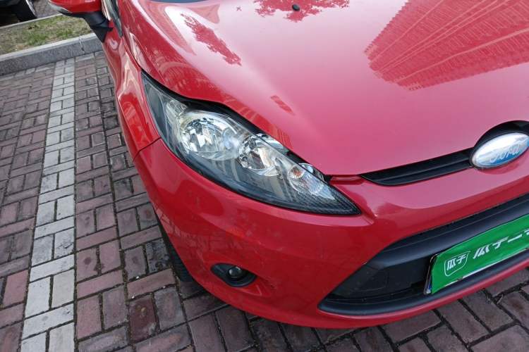 Used Ford Fiesta 2011 Hatchback 1.5L Automatic Fashion Edition Right Front Headlight