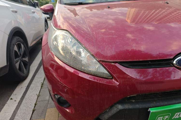 Used Ford Fiesta 2011 Hatchback 1.5L Automatic Fashion Edition Right Front Headlight
