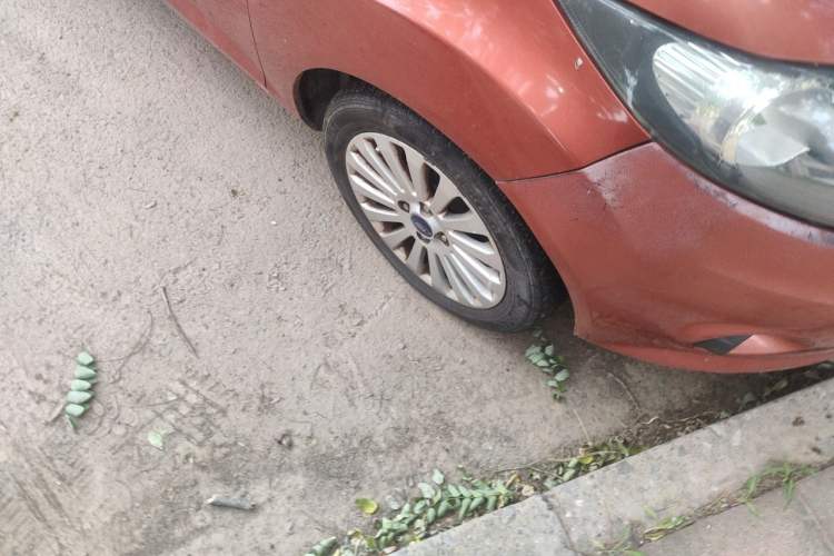 Used Ford Fiesta 2011 Hatchback 1.5L Automatic Fashion Edition Right Front Wheel Hub