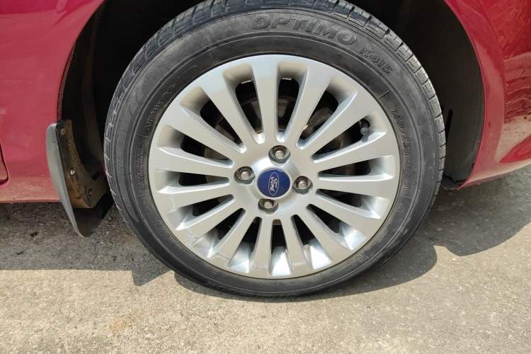 Used Ford Fiesta 2011 Hatchback 1.5L Automatic Fashion Edition Right Front Wheel Hub