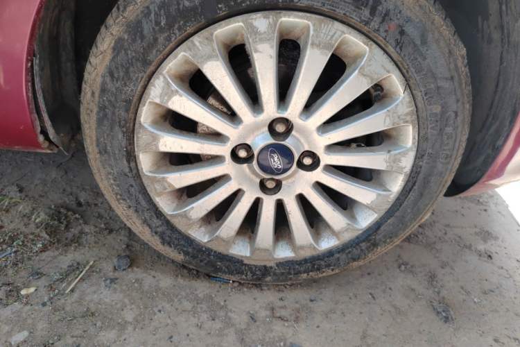 Used Ford Fiesta 2011 Sedan 1.5L Automatic Luxury Model Right Front Wheel Hub