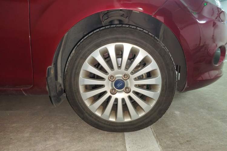 Used Ford Fiesta 2011 Hatchback 1.5L Automatic Fashion Edition Right Front Wheel Hub