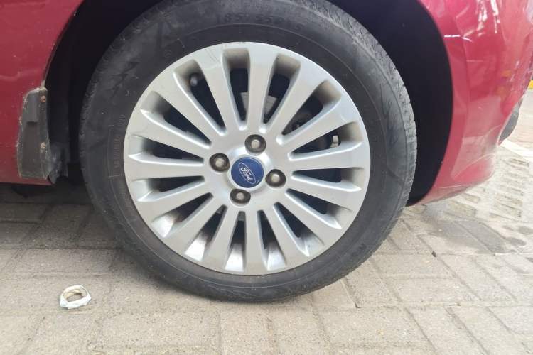 Used Ford Fiesta 2011 Hatchback 1.5L Automatic Sport Model Right Front Wheel Hub