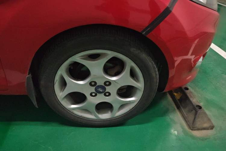 Used Ford Fiesta 2011 Hatchback 1.5L Automatic Sport Model Right Front Wheel Hub
