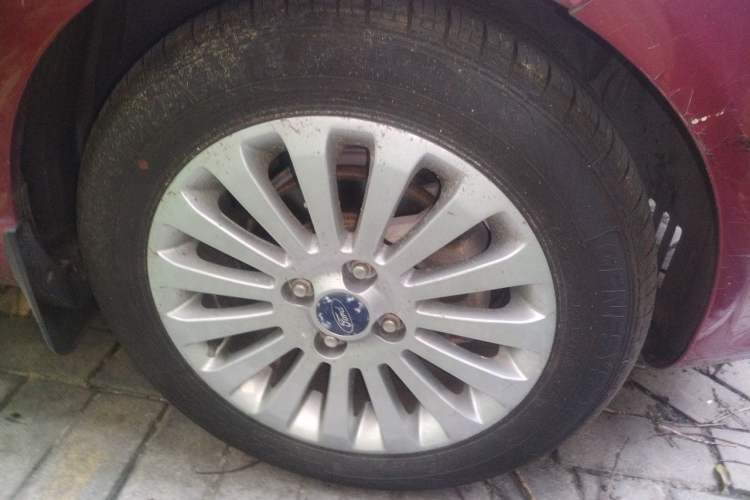Used Ford Fiesta 2011 Hatchback 1.5L Automatic Fashion Edition Right Front Wheel Hub