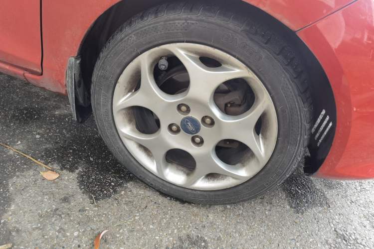 Used Ford Fiesta 2011 Hatchback 1.5L Automatic Sport Model Right Front Wheel Hub