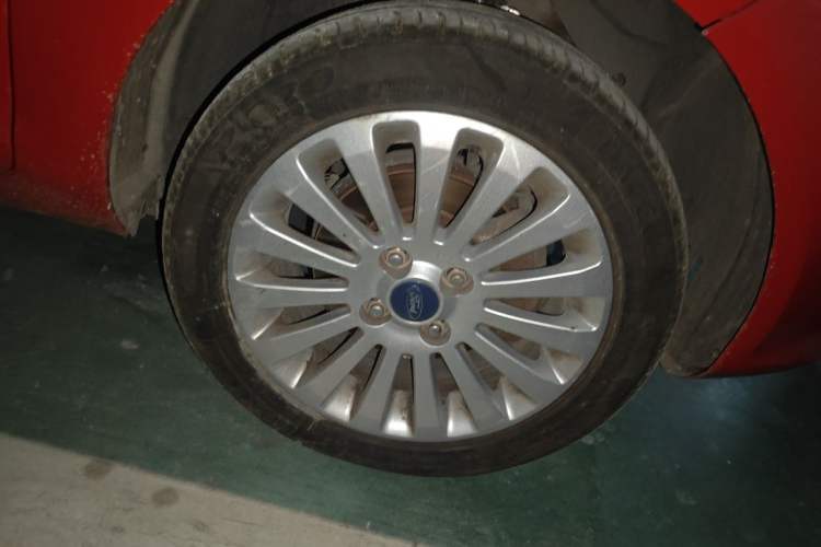 Used Ford Fiesta 2011 Hatchback 1.5L Automatic Fashion Edition Right Front Wheel Hub