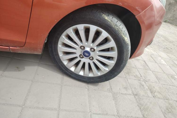 Used Ford Fiesta 2011 Hatchback 1.5L Automatic Fashion Edition Right Front Wheel Hub