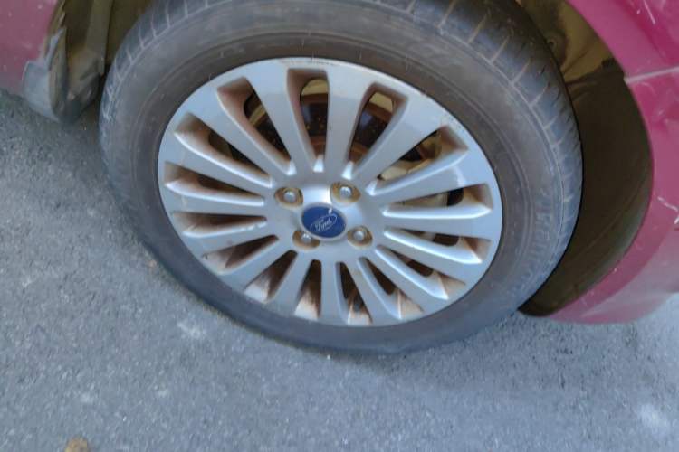 Used Ford Fiesta 2011 Hatchback 1.5L Automatic Fashion Edition Right Front Wheel Hub
