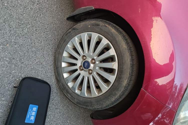 Used Ford Fiesta 2011 Hatchback 1.5L Automatic Fashion Edition Right Front Wheel Hub