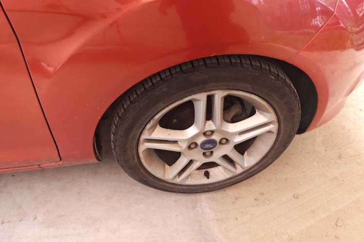 Used Ford Fiesta 2011 Hatchback 1.5L Automatic Sport Model Right Front Wheel Hub