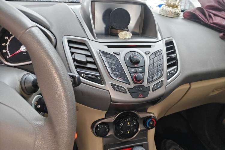 Used Ford Fiesta 2011 Sedan 1.5L Automatic Fashion Edition Audio And AC Panel