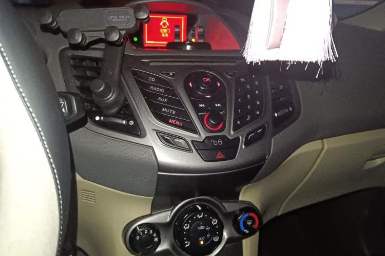 Used Ford Fiesta 2011 Sedan 1.5L Manual Fashion Edition Audio And AC Panel