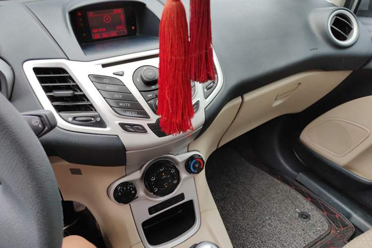Used Ford Fiesta 2011 Sedan 1.5L Manual Fashion Edition Audio And AC Panel