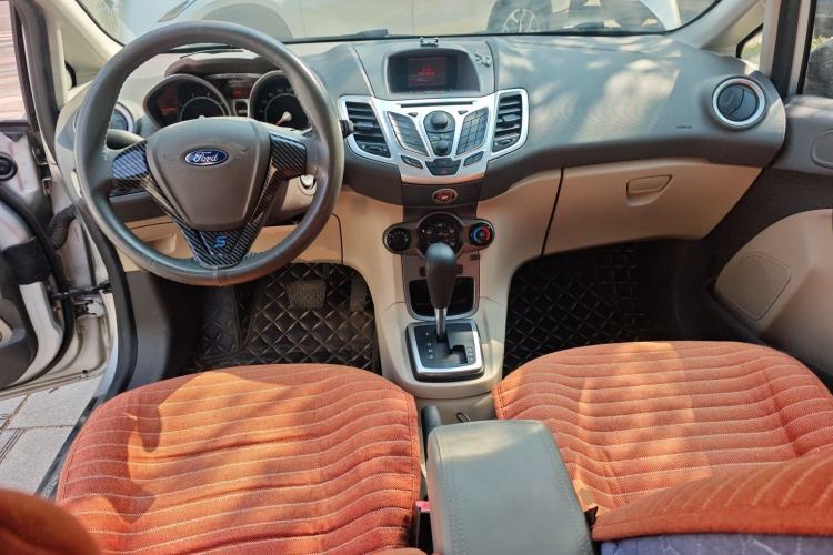 Used Ford Fiesta 2011 Hatchback 1.5L Automatic Fashion Edition Center Console