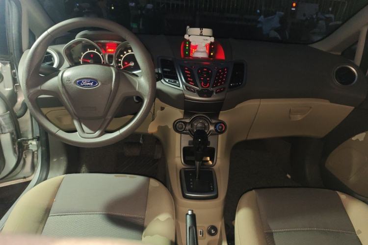 Used Ford Fiesta 2011 Hatchback 1.5L Automatic Fashion Edition Center Console