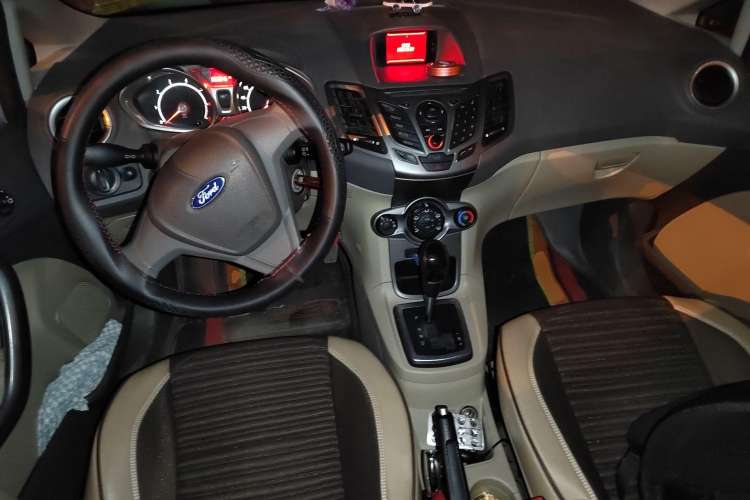 Used Ford Fiesta 2011 Sedan 1.5L Automatic Fashion Edition Center Console