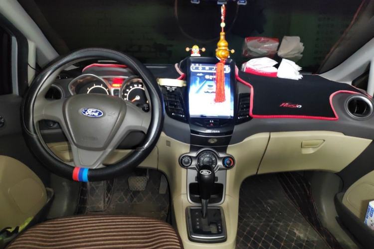 Used Ford Fiesta 2011 Sedan 1.5L Automatic Fashion Edition Center Console