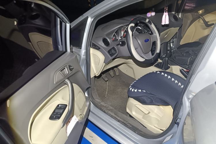 Used Ford Fiesta 2011 Sedan 1.5L Manual Fashion Edition Driver Seat