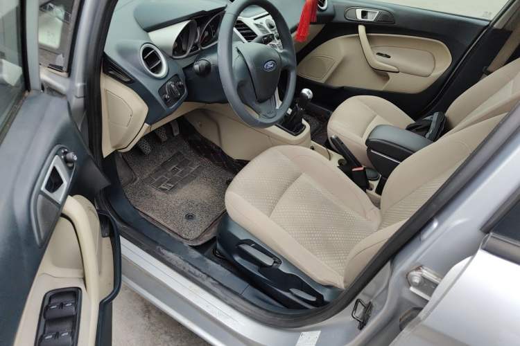Used Ford Fiesta 2011 Sedan 1.5L Manual Fashion Edition Driver Seat