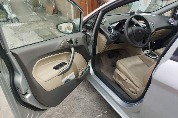 Used Ford Fiesta 2011 Hatchback 1.5L Automatic Fashion Edition Driver Seat