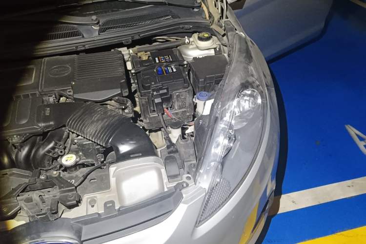 Used Ford Fiesta 2011 Sedan 1.5L Manual Fashion Edition Engine Bay Left