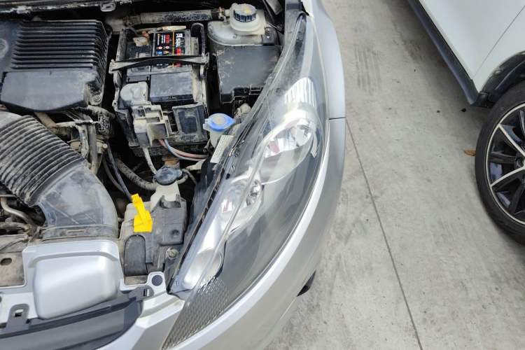 Used Ford Fiesta 2011 Sedan 1.5L Manual Fashion Edition Engine Bay Left