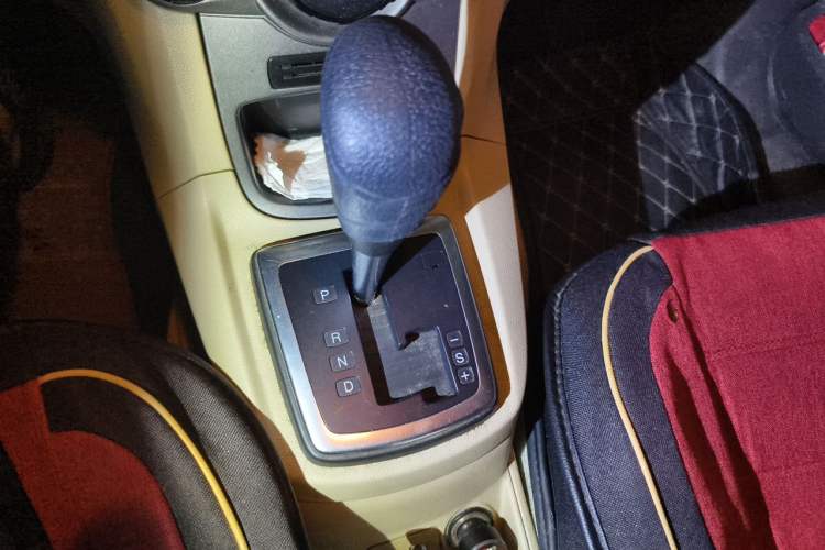 Used Ford Fiesta 2011 Sedan 1.5L Automatic Fashion Edition Gear Lever