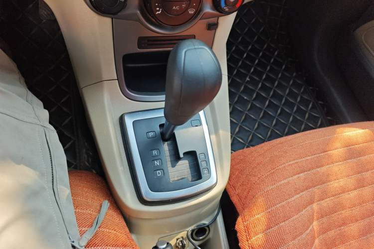 Used Ford Fiesta 2011 Hatchback 1.5L Automatic Fashion Edition Gear Lever