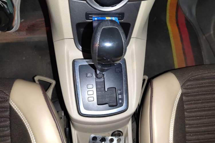 Used Ford Fiesta 2011 Sedan 1.5L Automatic Fashion Edition Gear Lever