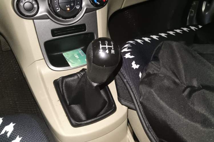 Used Ford Fiesta 2011 Sedan 1.5L Manual Fashion Edition Gear Lever