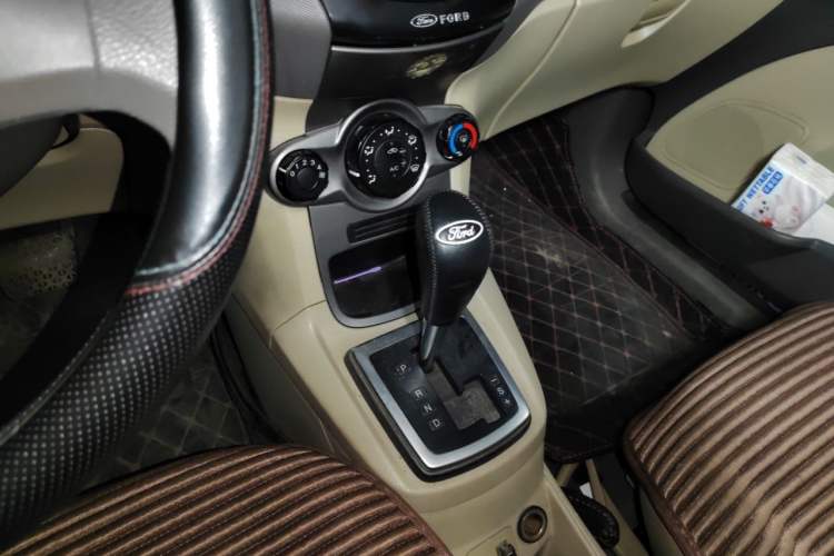Used Ford Fiesta 2011 Sedan 1.5L Automatic Fashion Edition Gear Lever
