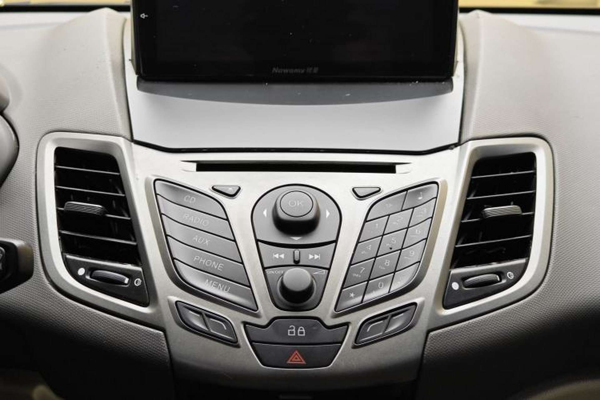 Used Ford Fiesta 2011 Sedan 1.5L Automatic Fashion Edition Interior 8
