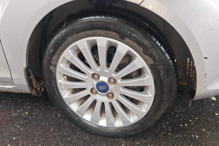 Used Ford Fiesta 2011 Sedan 1.5L Automatic Fashion Edition Right Front Wheel Hub