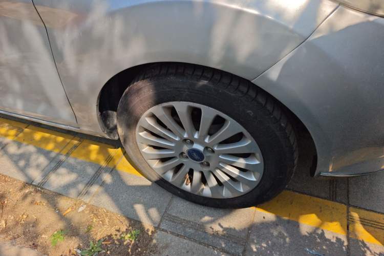 Used Ford Fiesta 2011 Hatchback 1.5L Automatic Fashion Edition Right Front Wheel Hub