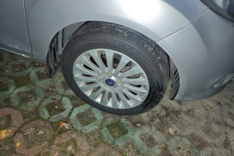 Used Ford Fiesta 2011 Hatchback 1.5L Automatic Fashion Edition Right Front Wheel Hub