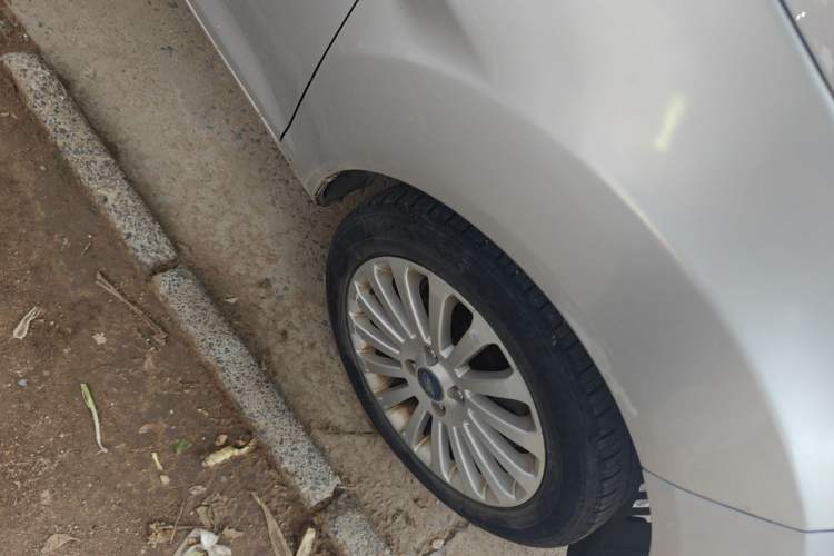 Used Ford Fiesta 2011 Sedan 1.5L Manual Fashion Edition Right Front Wheel Hub