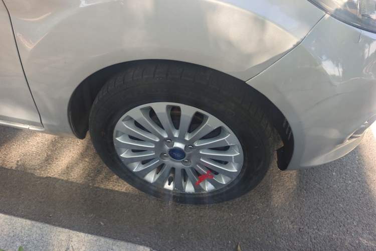 Used Ford Fiesta 2011 Sedan 1.5L Automatic Luxury Model Right Front Wheel Hub