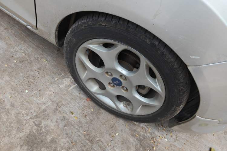 Used Ford Fiesta 2011 Hatchback 1.5L Automatic Sport Model Right Front Wheel Hub