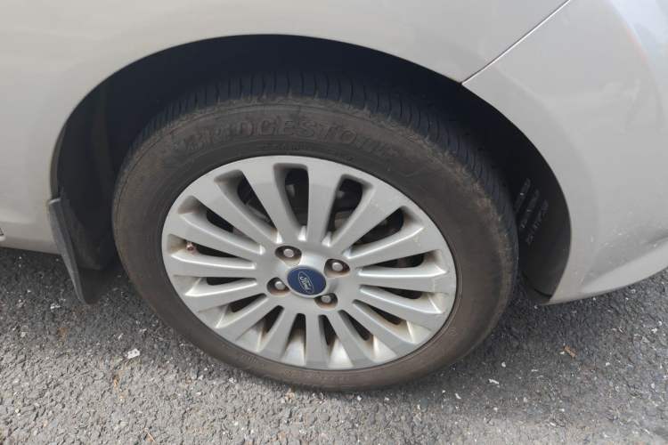 Used Ford Fiesta 2011 Sedan 1.5L Automatic Fashion Edition Right Front Wheel Hub