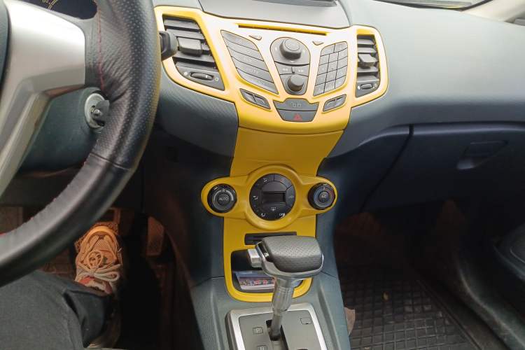 Used Ford Fiesta 2011 Hatchback 1.5L Automatic Sport Model Audio And AC Panel