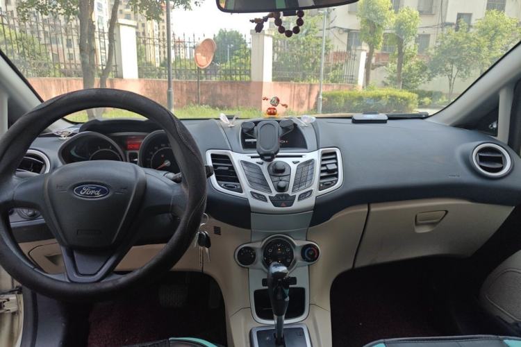 Used Ford Fiesta 2011 Sedan 1.5L Automatic Fashion Edition Center Console