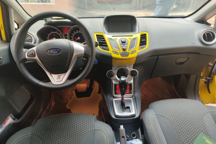 Used Ford Fiesta 2011 Hatchback 1.5L Automatic Dynamic Model Center Console