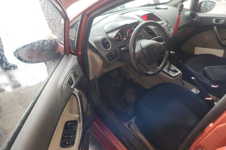 Used Ford Fiesta 2011 Hatchback 1.5L Automatic Fashion Edition Driver Seat